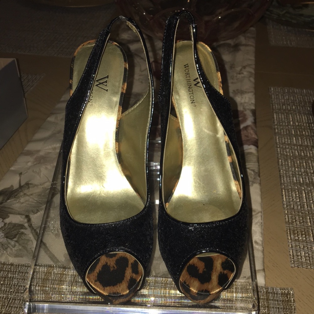 Black/leopard sequins sling back peep toe heels.